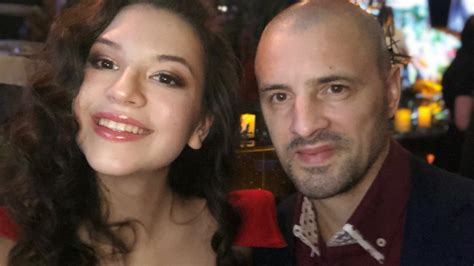Cu numai trei zile inainte de a fi internat, solistul isi sarbatorea sotia, care a implinit 49 de ani. Cleopatra: „Este singura poza in care o pot arata pe mama ...