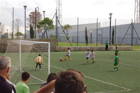 Encuentra en páginas amarillas toda la información y servicios sobre clínica veterinaria animalvetx el saladillo. Centro Deportivo El Saladillo - Huelva | PistaEnJuego