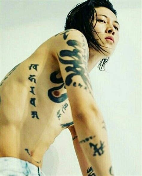 On various fan sites miyavi's tattoos have already been analyzed and explained. Pin de Jessica Aileen en MIYAVI | Retratos, Moda, Modelos