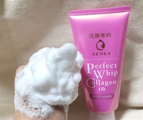 Diformulasikan dengan collagen yang mampu membersihkan segala jenis kotoran, melembapkan lebih optimal, dan menjaga elastisitas kulit. Shiseido Senka Perfect Whip Collagen In - Sabonete ...