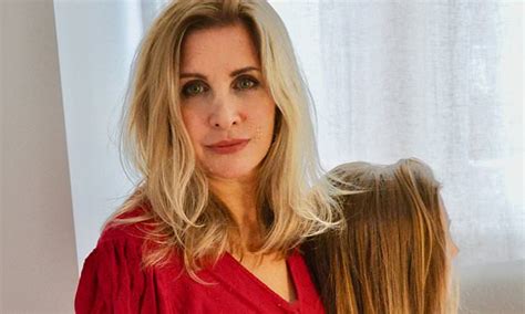 Maman cochonne baise avec son fils. Video sexe sodomie levrette lesbienne sur un canap | mauritsboegman.nl - Couple sexe doux