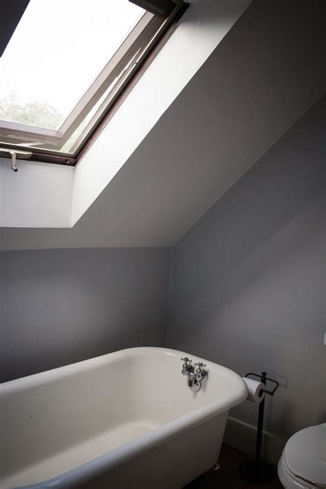Clean and dry the area around the drain completely. How to Remove a Bathtub Drain | Hunker