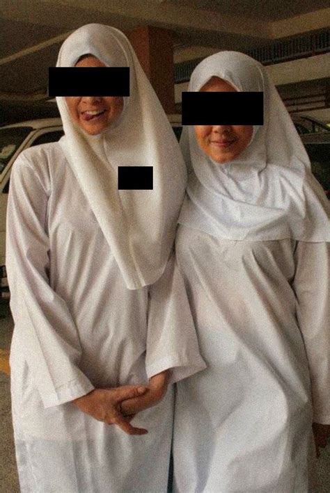 2,000 rt (ulang kicau) aku pakai baju kelawar mak aku, cabar seorang pemuda terhadap dirinya menerusi akaun twitter @theafiqiskandar. Dah Kalau Macam Ni Pakai Baju Kurung Pergi Sekolah, Mana ...