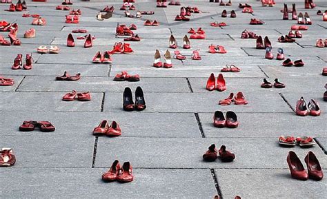 Σοκ με τη νεα γυναικοκτονια στη θεσσαλονικη: Γυναικοκτονία. Όχι οικογενειακή τραγωδία
