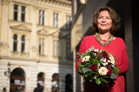 Jun 18, 2021 · jaroslava obermaierova / nada urbankova / jaroslava adamova / magda vasaryova in raduz a mahulena size: Iba raz a dosť! Emília Vášáryová NAHÁ: Bola vážne kosť ...