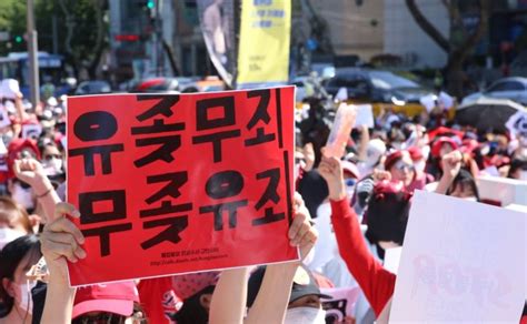 Maybe you would like to learn more about one of these? 홍대 워마드' 성차별 수사"…다시 모인 페미니스트 집회 ...