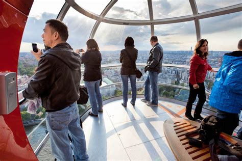 Im zentrum von london kann man eine kurze reise gen himmel erleben und eine großartige aussicht über london genießen. BILDER: London Eye, Großbritannien | Franks Travelbox