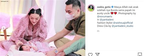 Nov 21, 2020 · ada empat foto yang diunggah zaskia gotik. Foto-Foto Cantiknya Anak Zaskia Gotik, Istri Sirajuddin Mahmud: Solehahnya Bunda Papah Ini