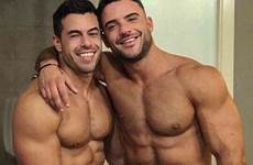 homens couples hairy musculosos muscular bromance casal