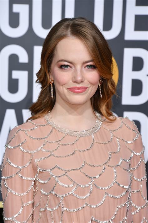 Emily jean emma stone was born in scottsdale, arizona, to krista (yeager), a homemaker, and jeffrey charles stone, a contracting company founder and ceo. Emma Stone Debuted Dark Brown Hair, And She Looks Like ...