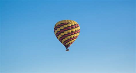 A hot air balloon crashed in an albuquerque, new mexico neighborhood on saturday, killing five people after apparently being blown into power lines by the wind and catching fire, police said. At least 16 killed in hot air balloon crash - Montgomery County Police Reporter