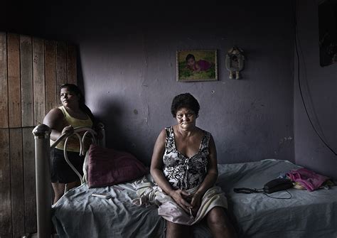 A língua alemã tem um costume de juntar palavras para agrupar o sentido de todas elas. Favelas of Forteleza in the picture