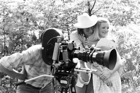 At least that's what the main character would like himself to be, the reality is very different, however. Anne LIBERT : Biographie et filmographie