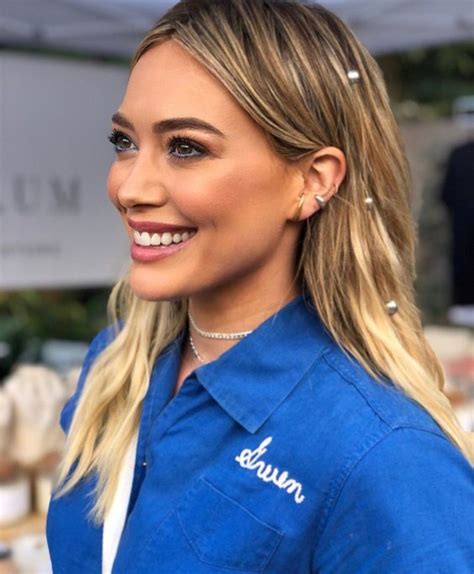 This long hair style is great for round, oval, heart, and triangular face shapes. Hilary Duff's Daytime Glam Look in 2020 | Hilary duff hair ...