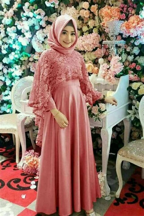 Bahkan, model baju tersebut sangat cocok digunakan untuk pergi ke pantai. 30+ Model Kebaya Hamil (MODERN, PESTA, MUSLIMAH, TERBARU)