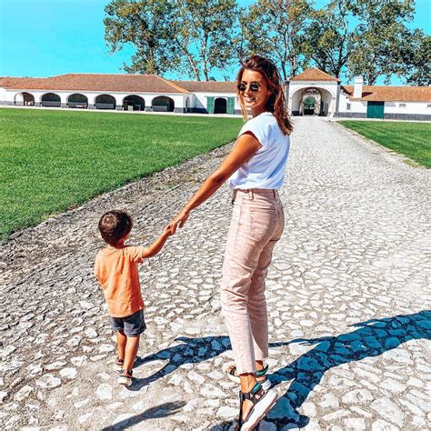 Francisca cerqueira gomes será a nova aposta da tvi instagram. Heroína! Maria Cerqueira Gomes ajuda idoso que caiu na rua ...