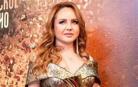 Марина абросимова (настоящее имя артистки) излучала оптимизм. Певица Максим попала в больницу: 40% поражение легких ...