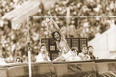 Sara simeoni of italy won the women's high jump, setting a new olympic record. 1980 Mosca