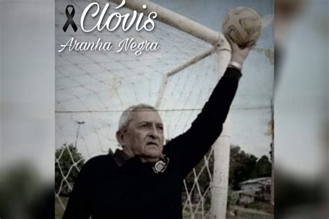 Em 22 de outubro de 1929, nascia lev yashin, o aranha negra, considerado o maior goleiro da história do futebol. Clovis, o Aranha Negra, morre em Manaus após luta contra ...