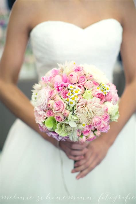 Hochzeitstorte hochzeitskleid weiße hochzeit, hochzeitskleid, ballkleid, braut zubehör. Foto: Melanie Schönemann Blumen Milles Fleurs Vintage ...