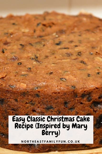 Over 100 fabulous recipes for your favourite festive. Easy Classic Christmas Cake Recipe (Inspired by Mary Berry) in 2020 | Easy christmas cake recipe ...