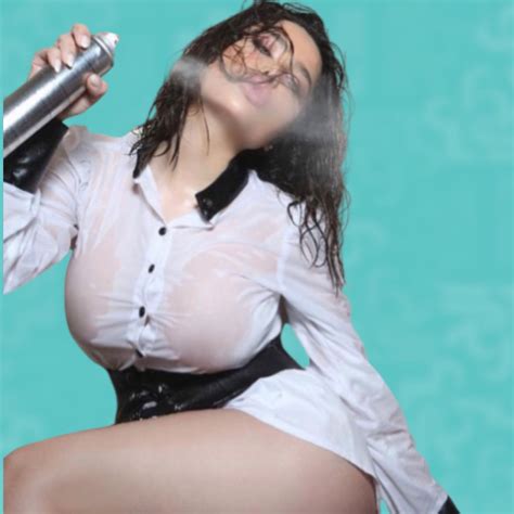 أفادت مصادر بأن الشرطة السورية ألقت القبض على الفنانة السورية إنجي خوري، بتهم تتعلق بالتشهير ودخول الأراضي اللبنانية خلسة عدة مرات. قمر تنشر صورًا جديدة من فيلم آنجي خوري الإباحي وتفضحها ...