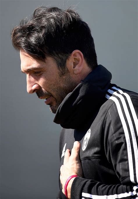 Trouvez les gianluigi buffon smile images et les photos d'actualités parfaites sur getty images. Gianluigi Buffon: Bayern ist das stärkere Team http ...