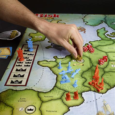 Mit diesen hasbro spielen können kinder jeden alters großen spaß mit der ganzen familie haben und etwas dazulernen. Hasbro Spiele B7409100 - Risiko Europa, Strategiespiel ...