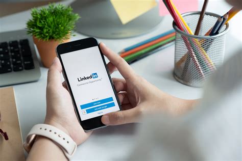 Linkedin has truly helped me transform my career, from a recruiter to a senior customer success manager. The top 5 habits of successful LinkedIn users | Franklin Smith