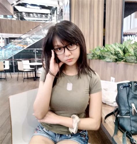 Selebgram cantik tersebut sempat membuat voting tentang kemiripan perempuan dalam video dengan dirinya. Terima kasih dx racer. Sarah viloid 622388 views. Sarah ...