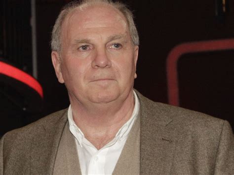 Uli hoeneß kritisiert borussia dortmund für deren transferpolitik. Eintöniger Alltag: So lebt Uli Hoeneß im Knast | Promiflash.de