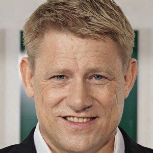 This 189 cm player joined leicester town on jul 1, 2012. Peter Schmeichel - Bio, Facts, Family | Famous Birthdays