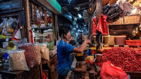 Harga minyak goreng terbaru ini, akan berbeda apabila anda membelinya di toko waralaba (pasar swalayan) seperti indomaret dan alfamart. Harga Pangan Naik, Mendag: Minyak, Telur, Ayam, Aman ...