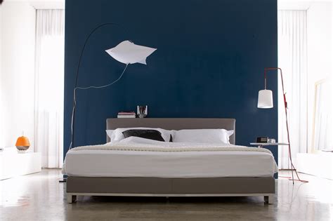 The bed is made in a modern style. Anna | Bett 160 X 200 Eckfüsse | Architonic