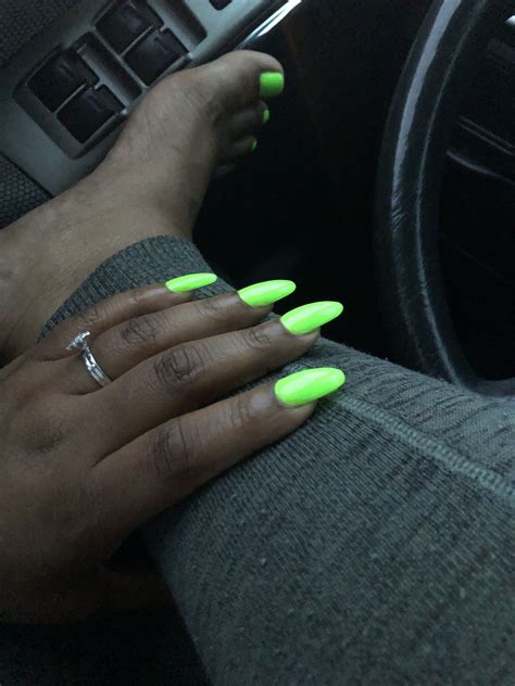 It is lovely and ladylike, yet it also elongates the appearance of fingers. Lime green almond nails 💚💅🏾 | Almond nails, Nails, Lime green