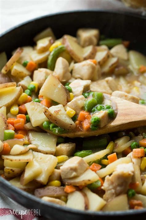 This easy chicken stew is one of the best. 30 Minute Skillet Chicken Stew | FaveSouthernRecipes.com