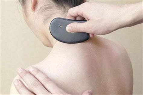 So, i decided to do some research online to learn about 刮痧 (gua sha), cào gió, and start this remedy. 刮痧前、時、後，做哪些準備讓刮痧的效果達到更明顯 - 每日頭條