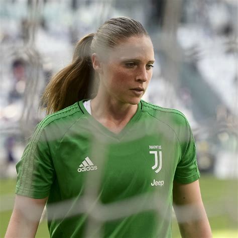 Laura giuliani sta facendo un'ottima figura ai mondiali femminili che si stanno svolgendo in francia. Nazionale di calcio femminile, il fidanzato del portiere ...