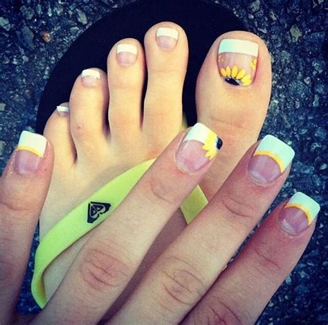 Easy nail art for beginners: 20 Adorable Easy Toe Nail Designs 2020 - Simple Toenail Art Designs - Pretty Designs