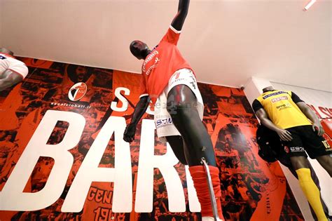 Bari calcio, presentata la nuova archiviato con: Bari calcio, riapre lo store allo stadio San Nicola. De ...