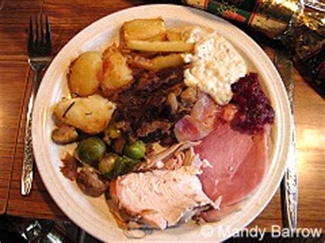 The united states is so multicultural that you will find many different for the dinner, the table is decorated with candles and crackers, all the family gather to enjoy with a. Traditional English Christmas Dinner Recipes : 35 Recipes ...