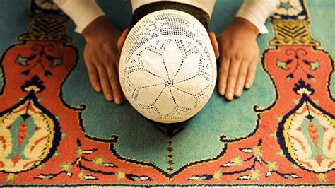 Hikmahnya adalah ketika semua orang bergembira, seseorang itu perlu turut bersama merayakannya. 4 Keistimewaan Bulan Syawal Bagi Umat Islam, Tidak Hanya ...