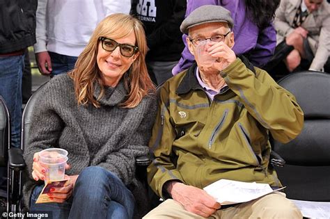 Bu hafta 9 yeni film gösterime giriyor. Allison Janney takes selfies with her dad as they sit ...