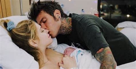 La gioia per la nascita di questa splendida bambina è tanta. Chiara Ferragni e Fedez, le prime immagini con il figlio ...