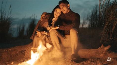 Seperti pasangan yang mendadak jadi viral karena gaya busana mereka yang unik saat prewedding ini. Foto: Konsep Prewedding ala Drakor Crash Landing On You - Foto 1