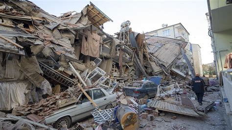 Deprem elazığ ile birlikte 30 ilde şiddetli bir şekilde hissedildi. Son dakika... Elazığ sallanmaya devam ediyor... Artçı ...