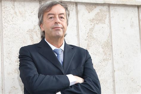Physician and professor of microbiology & virology. Vaccini, Red Ronnie a giudizio per un post su Facebook ...