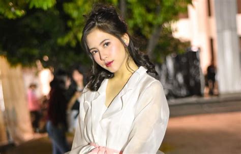 Viral zara dicubit zaki, angga yunanda pernah ngomong begini dan terbukti. Kata Manajer Adhisty Zara Terkait Video Pegang Payudara ...