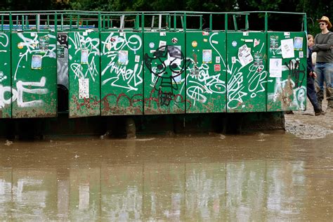 Leeds festival, leeds, united kingdom. Glastonbury weather: Will it be rain and mud or sunshine ...