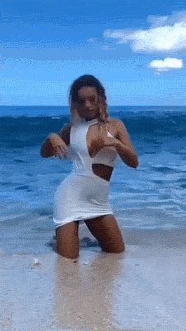 Wet pussies, hard cocks, it's all here! 18 GIFs Of Hotties Fail Quite A Bit - Barnorama